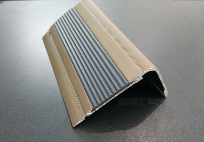cách chống trơn trượt